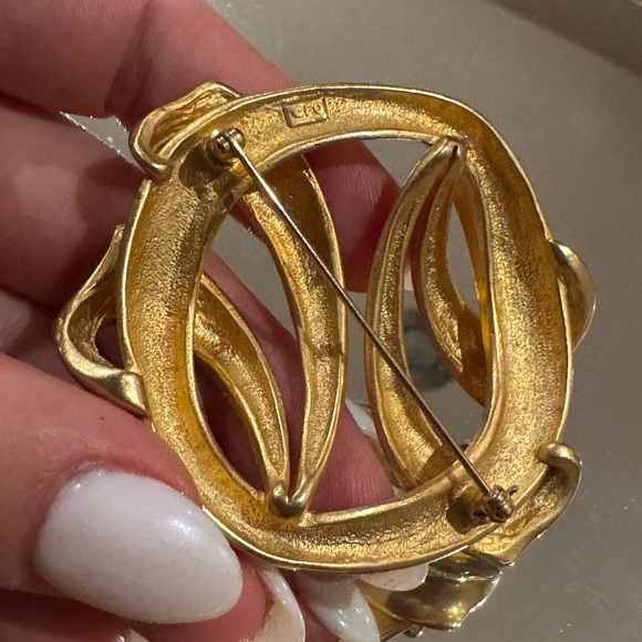 Vintage Fernando Originals gold tone abstract wreath brooch pin - Picture 8 of 13